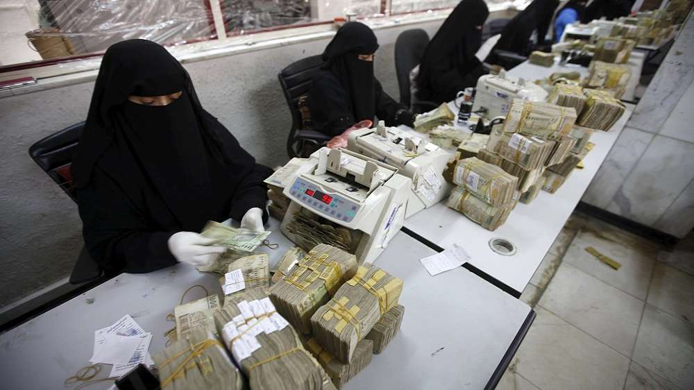 اليمن : أصحاب الصرافة يسربون خبر إتفاق توحيد العملة بين صنعاء وعدن.. خبير اقتصادي يحذر الجميع