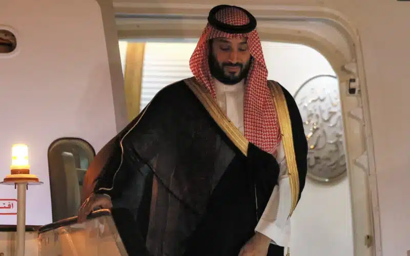 خبر عاجل.. شاهد لحضة وصول ولي العهد السعودي الى حفل زفاف ولي عهد الأردن والسعودية رجوة آل سيف