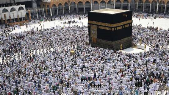 أكبر حجاج إيران سنا يتوفى بعد إتمامه شعائر الحج في المملكة العربية السعودية (صور)