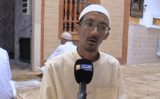 شاب عربي يستعيد بصره وهو ساجد في ثاني أيام الأضحى المبارك(تفاصيل وصفت بالمعجزة)