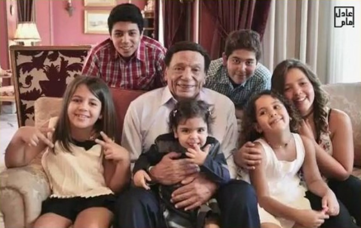 هل ستتعرف عليهم .. شاهد ظهور جديد لأحفاد عادل إمام السبعة بعدما كبروا تغيرت ملامحهم تماما ؟( صور ) 