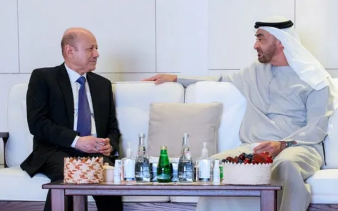 تفاصيل لقاء مفاجئ جمع الشيخ محمد بن زايد مع الرئيس العليمي ونائبه الزبيدي بشأن هذا الأمر الهام!