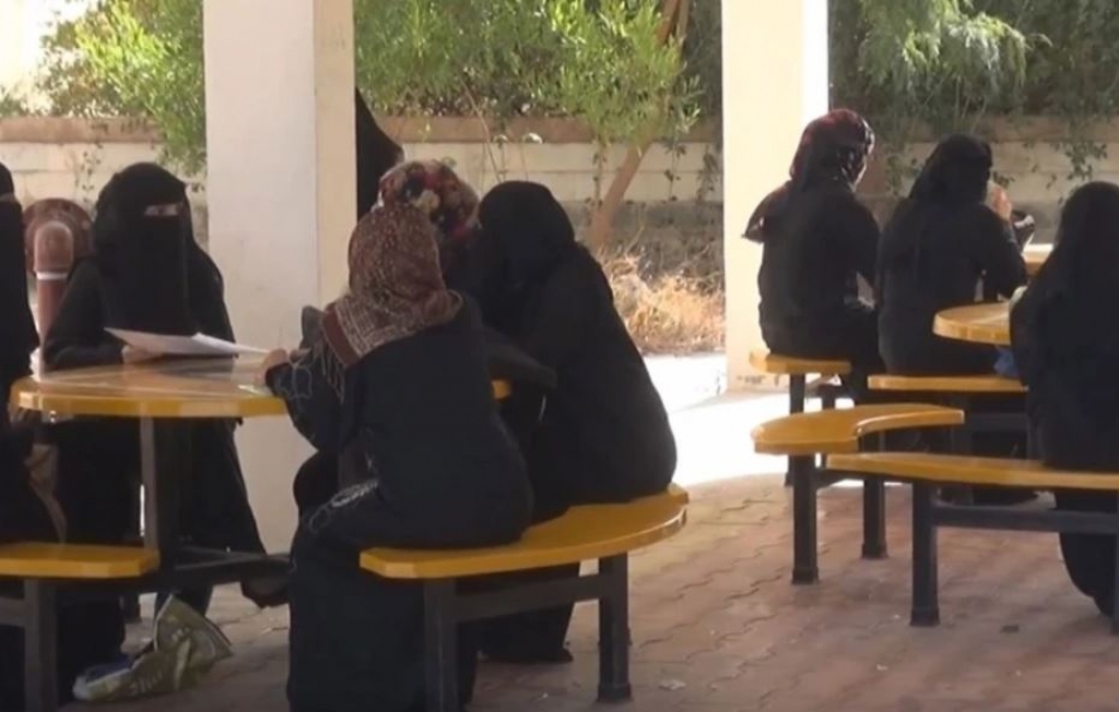 اسماء الزنداني تروي ما حدث لـ 300 فتاة في اليمن بعد أن تم استدراجهن بدورات تعليم اللغة الإنجليزية بصنعاء .. (تفاصيل مثيرة)