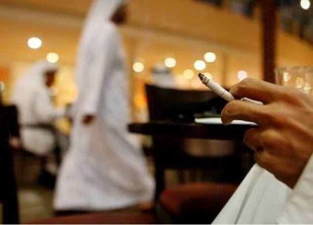 مواقع التواصل تثير الجدل.. السعودية تعيد حظر التدخين في 13 موقع جديد من بينها الكافيهات