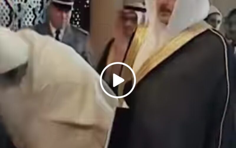 فيديو يثير ضجة للسفير السعودي الذي رفض الانحناء لملك المغرب لتكون هذه هي ردة فعل محمد السادس!