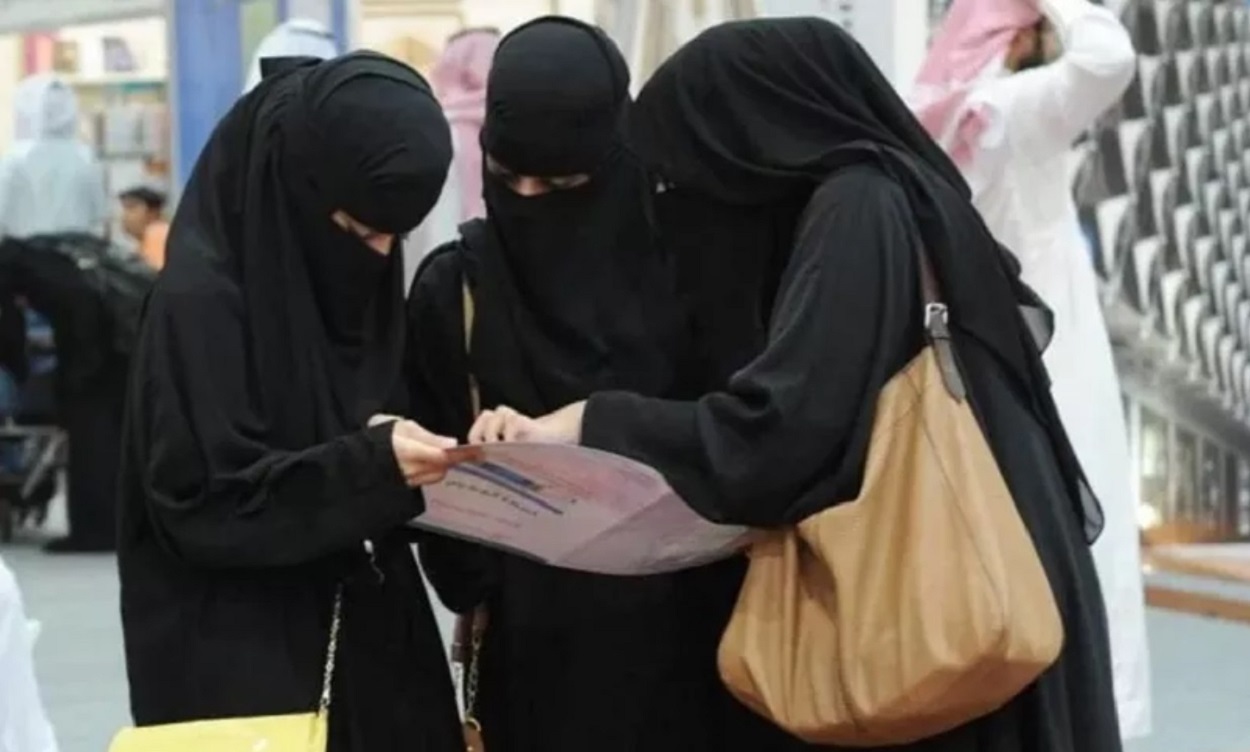علامات الساعة تظهر في السعودية.. فتاة شديدة الجمال تحمل من معلمتها .. لن تصدق كيف حدث ذلك؟