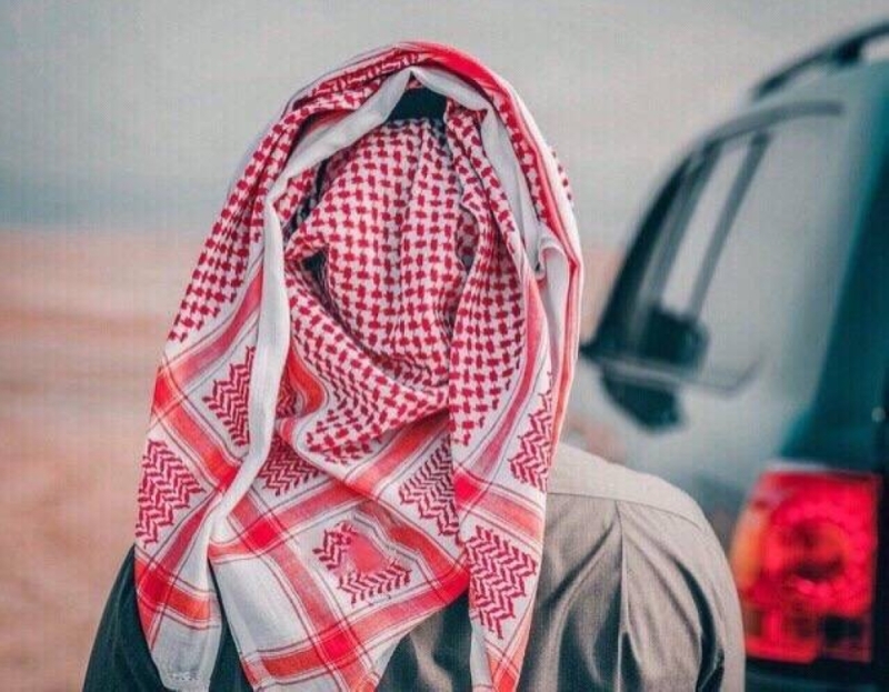 نواف شاب سعودي تزوج  من سيدة سعودية ثرية عمرها 60 عاماً ليكون محرماً لها في «الحج»  .. وأثناء عودتهما للرياض حدثت المفاجأة الغير متوقعة ! 