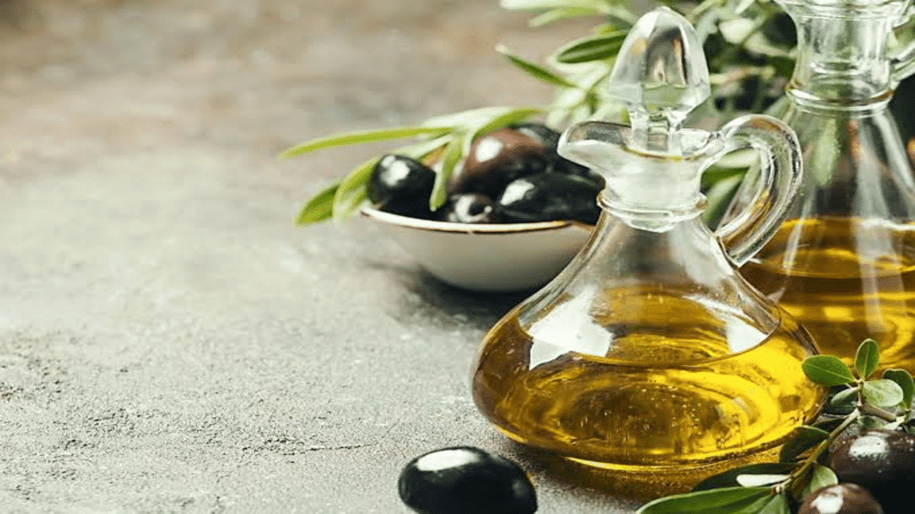 القوة الجبارة ستجدها في زيت الزيتون..تعرفوا على الطريقة الصحيحة لإستخدامه أثناء الجماع قبل أن تقعو بفخ الخرافة وتفقدو أغلى ماتملكون(هذه هي الطريقة الصحيحة)