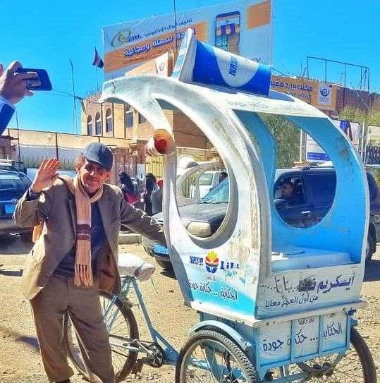 من ممثل يمني شهير إلى بائع آيس كريم أمام جامعه صنعاء ..شاهد بالصورة من يكون!