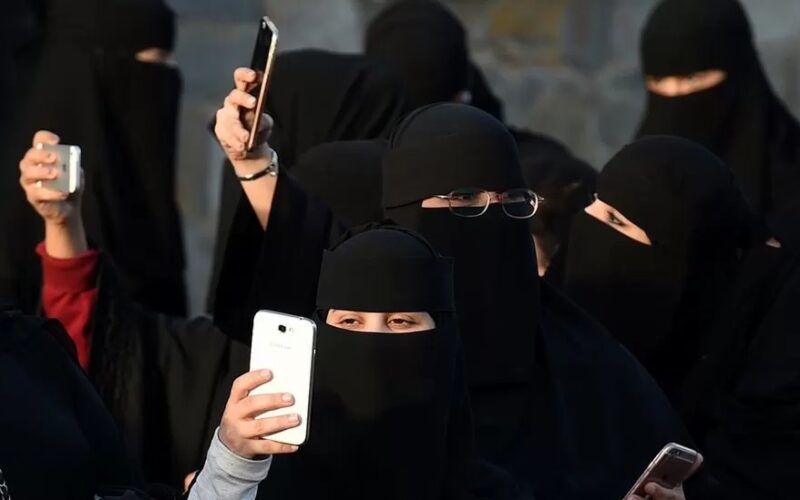 تفاصيل مثيرة ..ما الذي يجعل المرأة تعشق الرجل إذا حرمها منه؟خبيرة علاقات زوجية تفجر مفاجأة 