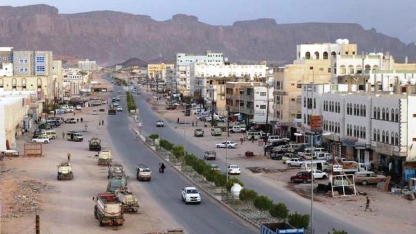 مواجهات عنيفة بالأسلحة الثقيلة والمتوسطة تشهدها هذه المدينة اليمنية الآن .. تفاصيل ما يحدث
