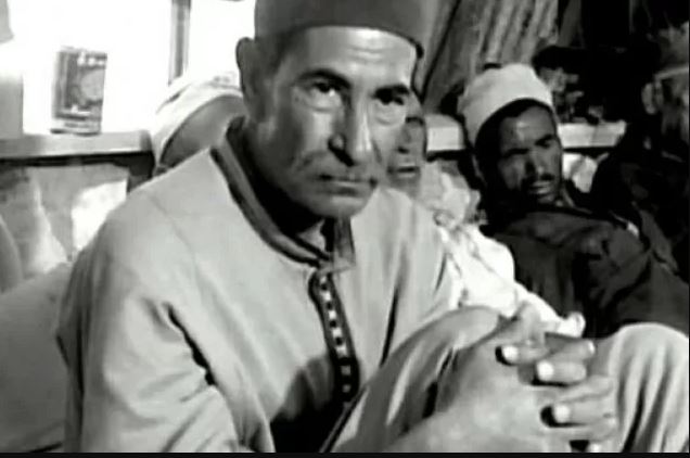  فنان شهير غدر به الزمان فتحول الى بائع للبن والخبز لإطعام أبنائه وأكرمه الله بجنازة لم تحصل لفنان من قبله ! ..لن تصدق من يكون ؟
