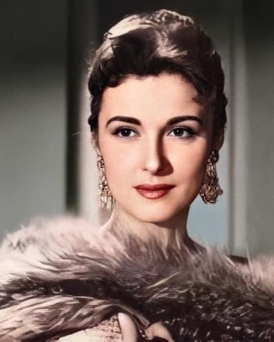 أشهر فنانة فائقة الجمال عاشت مزدوجة الديانة و أجاز لها الشعرواي الصلاة بدون وضوء .. والمفاجأة في السبب ؟