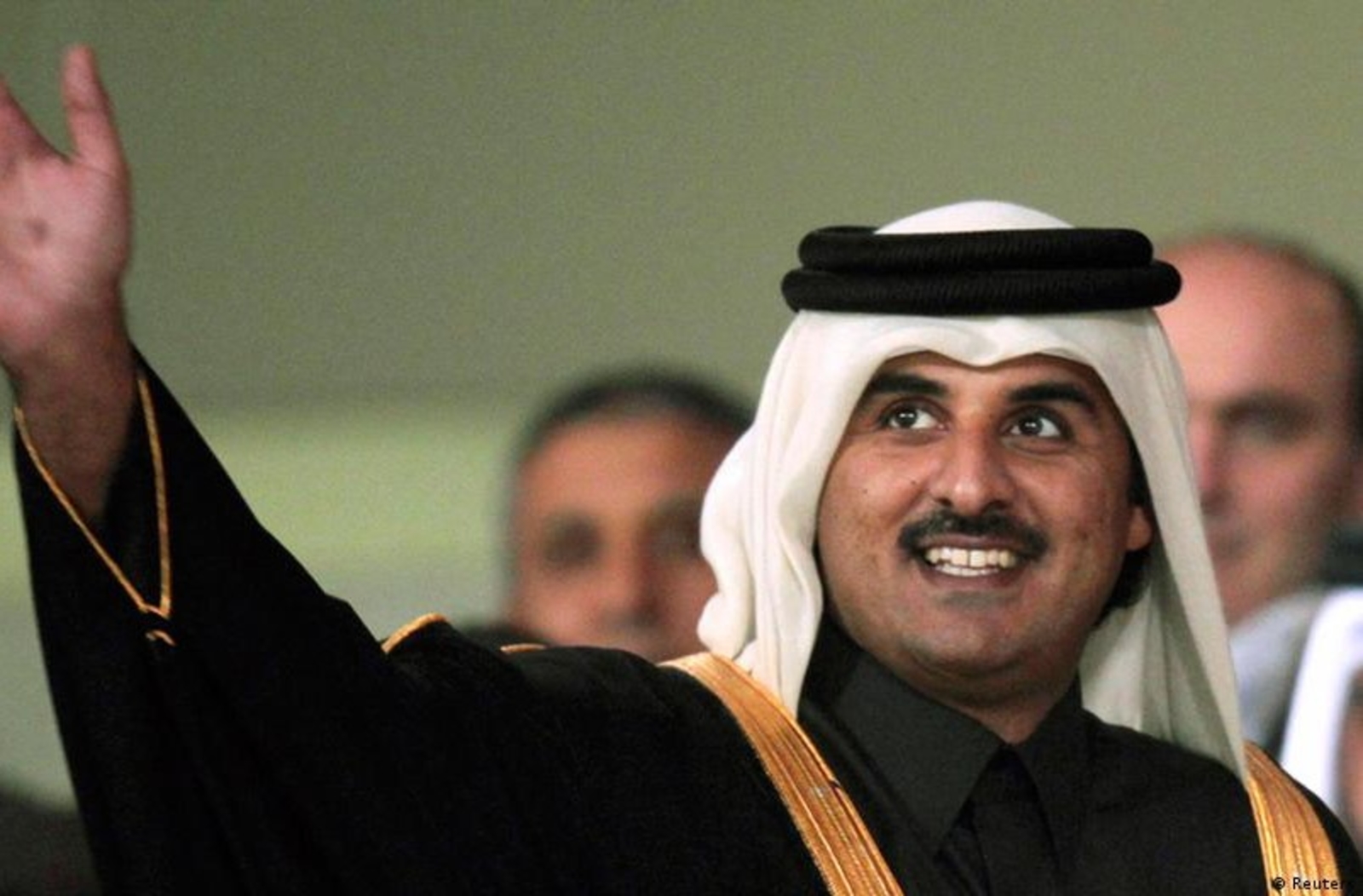 ابنة أمير قطر تقدم مجموعة من الهدايا لعدد من المشجعين ؟