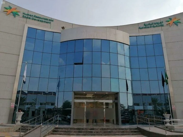 خبر سار ولأول مرة للمقيمين في السعودية.. رسوم هذه الأمور السبعة يتحملها الكفيل