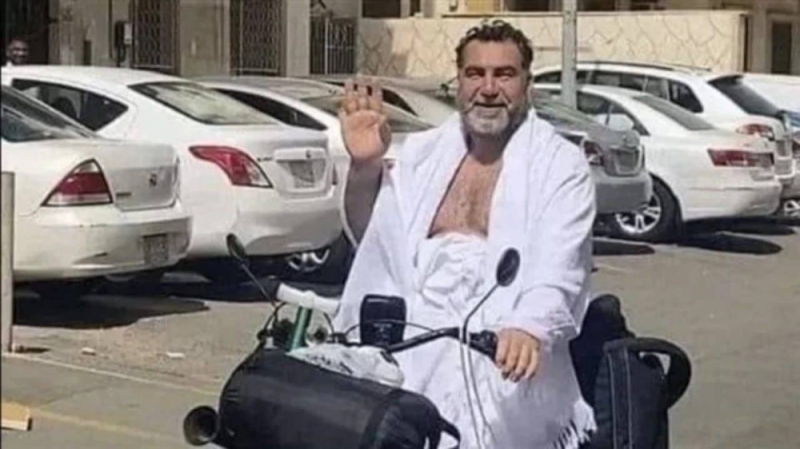 سوري يأتي من ألمانيا على دراجة هوائية إلى السعودية لإاداء العمرة وعند وصوله حدثت المفاجأة
