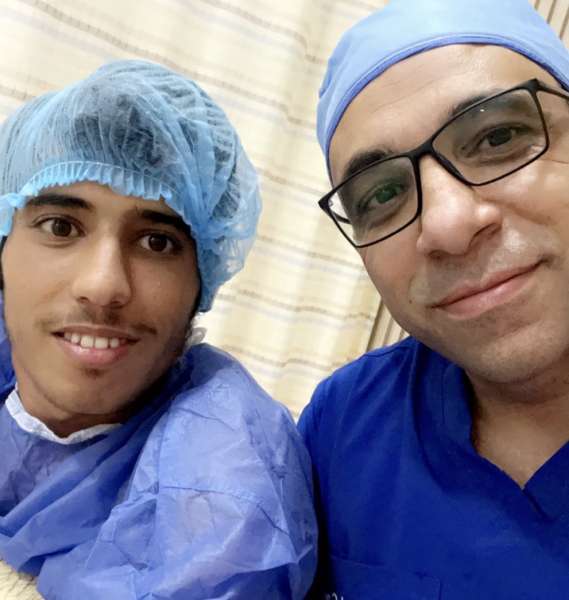 شاب يمني سافر إلى قطر لحضور كأس العالم قرر أن يبقى للبحث عن عمل لتحدث معه هذه الصدفة الغريبة!