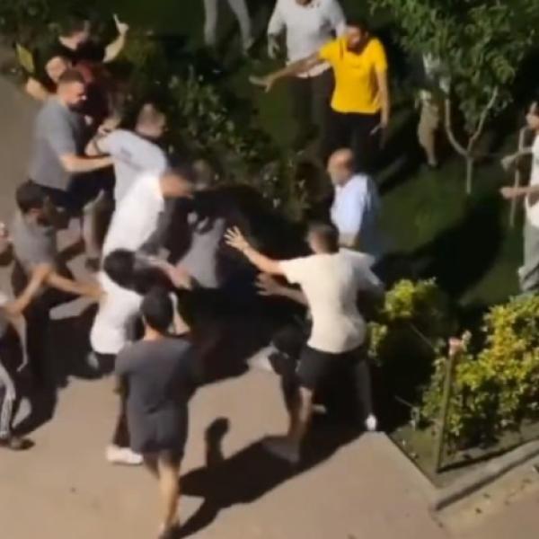 بعد الاعتداء الوحشي على شاب يمني وشقيقه … مقيم يمني في تركيا يوجه نصيحة لجميع اليمنيين 