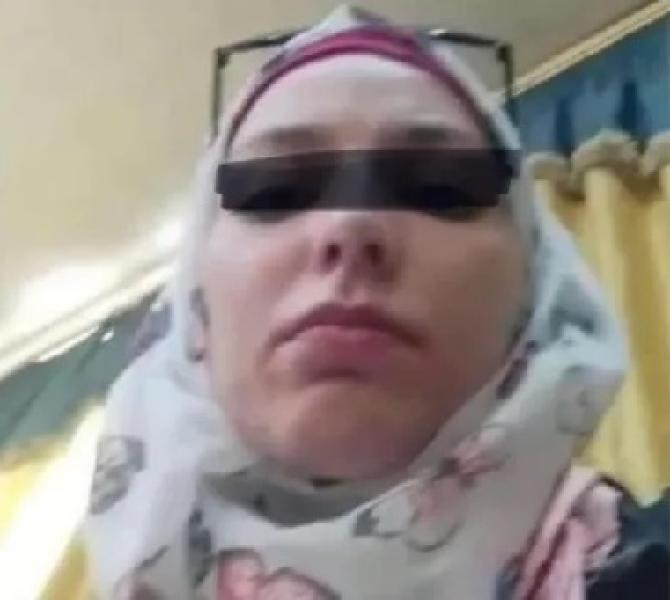 فضيحة مدوية .. عميد في الجامعة يمارس الرذيلة مع طالبة فائقة الجمال داخل مكتبه..وهكذا كانت النهاية؟ 