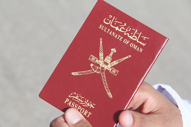 اذا كنت وافد او مقيم في السلطنة اليك طريقة الحصول على الجنسية العمانية !
