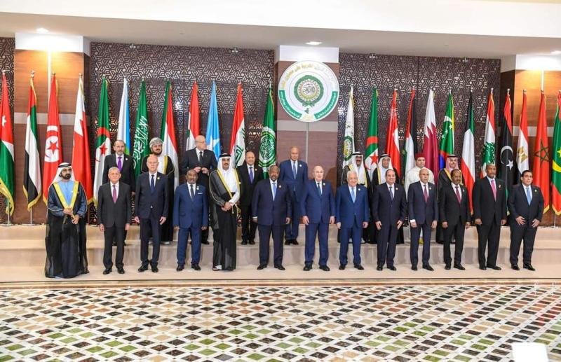 ضربة موجعة .. القمة العربية توجه صفعة مزلزلة للحكومة الشرعية وتخذل العليمي 