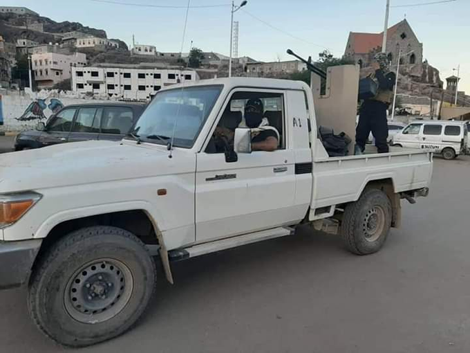 اليمن : انتشار لقوات الانتقالي في مداخل ومخارج مدينة عدن وسط أنباء عن استعدادات لإحلال مقاومة طارق عمحلها.. تطورات خطيرة