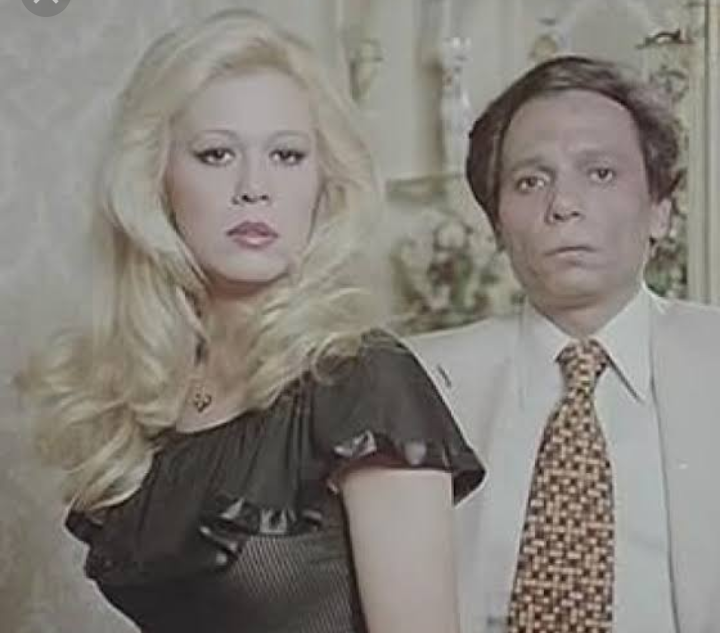 فنانة شهيرة فائقة الجمال عانت بسبب أدوار الإغراء والرئيس السادات منحها الجنسية المصرية  .. والمفاجأة في اسمها الحقيقي .. لن تصدق من هي ؟