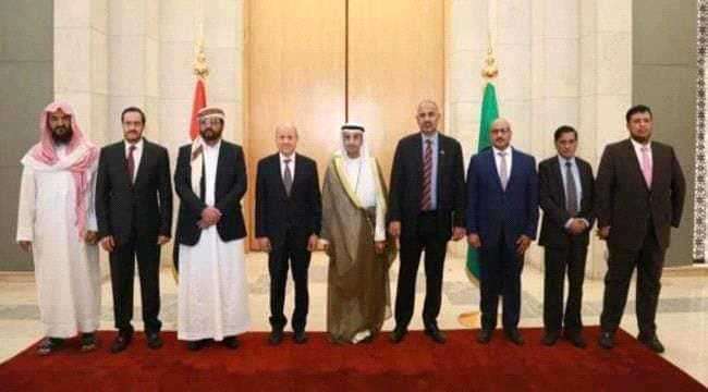 اليمن : الرئيس رشاد العليمي يصدر قرارات غير متوقعة تطيح بقيادات بارز في هذه اللحظات
