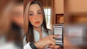 فضيحة مدوية في السعودية ..شاهد فتاة تقوم بتصوير هند القحطاني وهي بدون هذا الشي ..التفاصيل صادمة