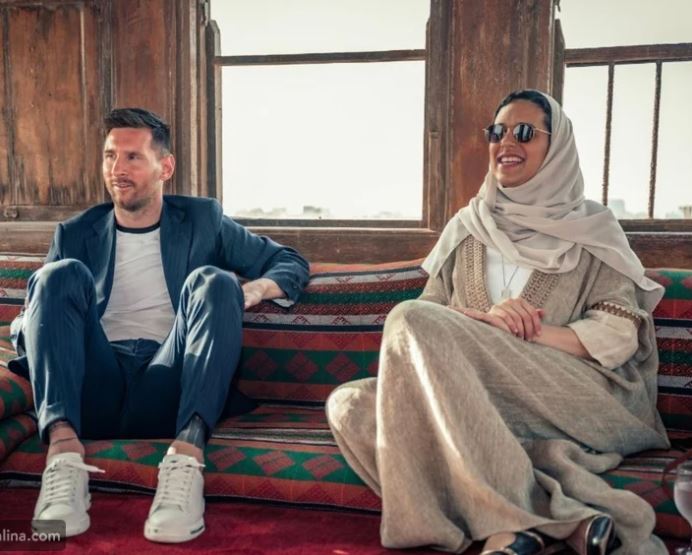 شاهد بالصور : الأميرة السعودية هيفاء آل سعود تستضيف النجم ليونيل ميسي في هذه المدنية التاريخية !