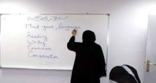 معلمة سعودية تكشف عن ردة فعل زوجها الصادمة بعدما علم انها ترسل جزء من راتبها إلى أهلها .. لن تصدق ماذا فعل!