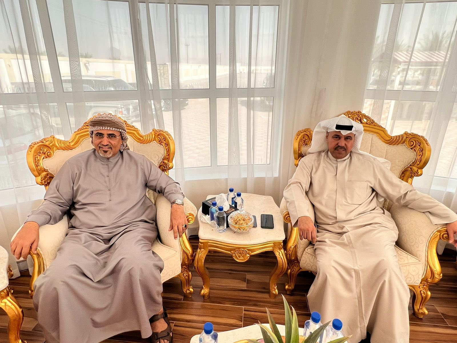 اليمن : مصدر رئاسي يؤكد استحالة عودة الزبيدي إلى عدن بطلب من العليمي.. وهذه مصيره في رئاسة الانتقالي