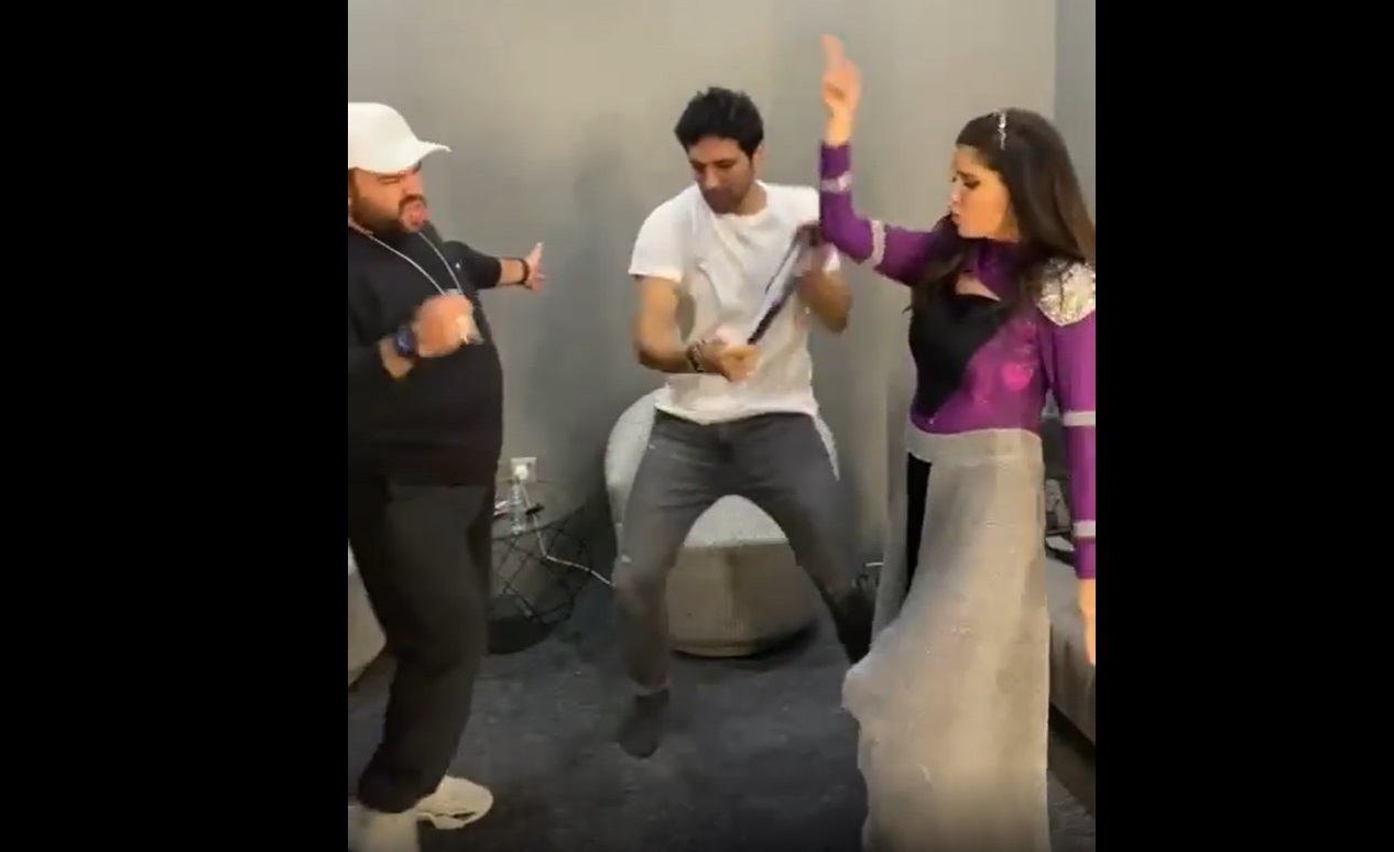 فنانان مصريان مشهوران يثيران الجدل برقص  «هستيري» في السعودية .. شاهد الفيديو