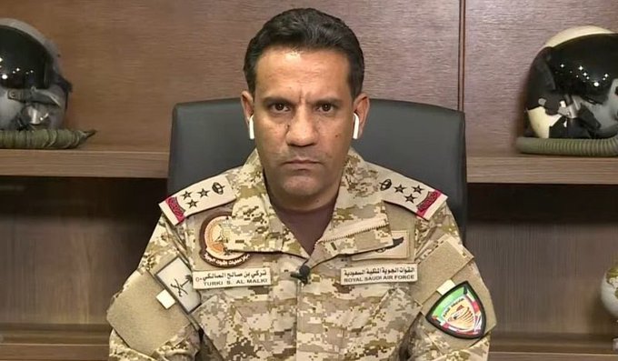 شاهد وصول أول طائرة سعودية تحمل أسرى حوثيين إلى اليمن ( أول فيديو) 