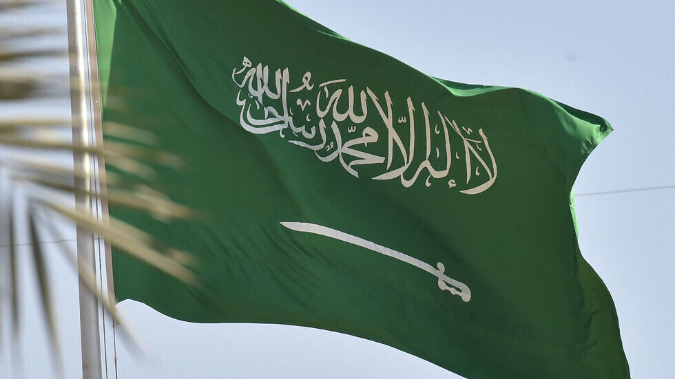 بينهم يمنيين .. ضبط حوالي 14 ألف مخالف وترحيل ما يقارب 8 آلاف شخص في السعودية 