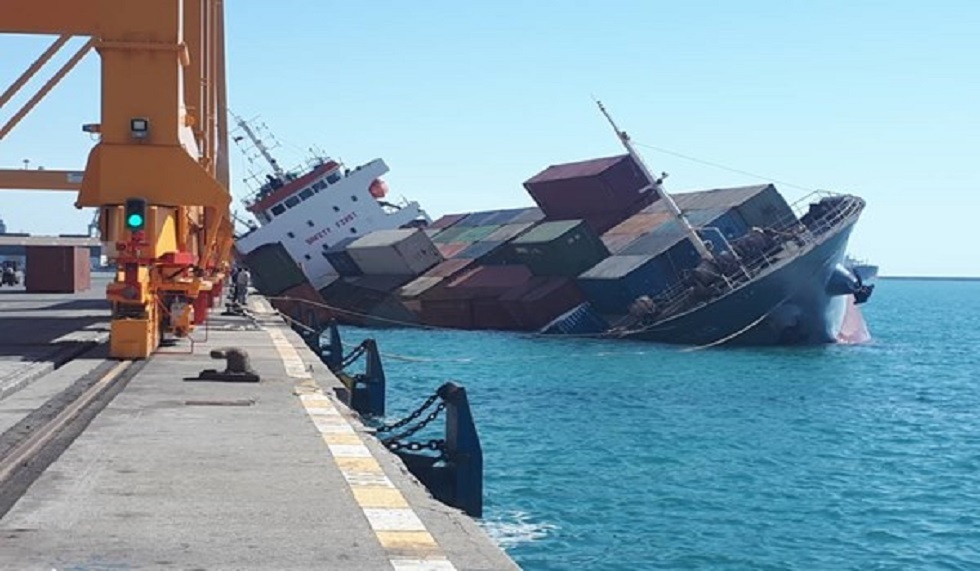 غرق سفينة ايرانية في العراق