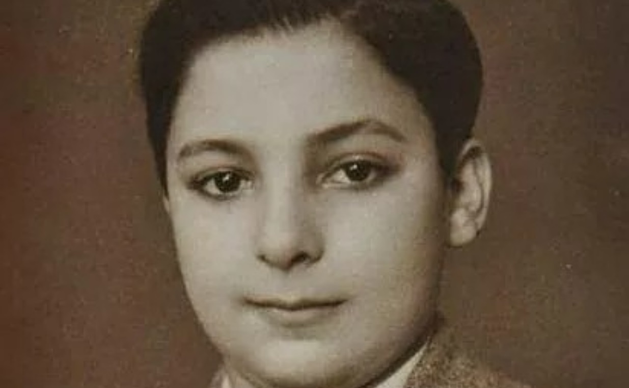 هذا الطفل أصبح أكبر و أحد أهم نجوم السينما العربية .. 6 فنانات رفضن الزواج منه و تزوج 5 مرات ؟..  فمن يكون! 