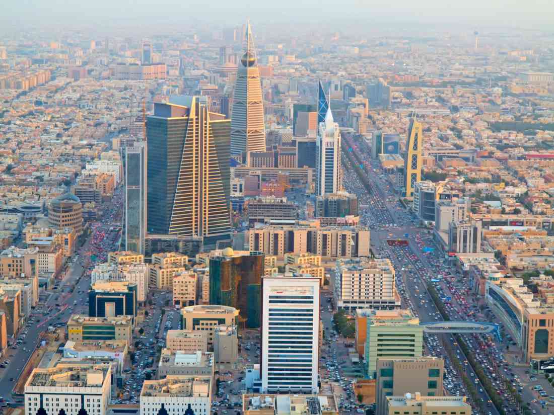 واقعة غريبة ..شاهد شاب سعودي تنكّر باسم فتاة لطلب سيارة في مشوار خاص .. وعند ما حضر السائق كانت المفاجأة