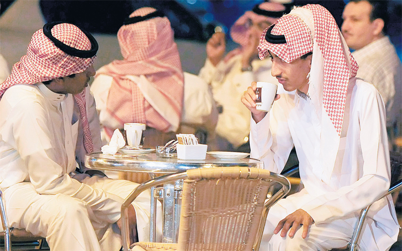 عادة منتشرة يفعلها الشباب السعوديين لكن غرامتها 20 الف ريال سعودي وسجن