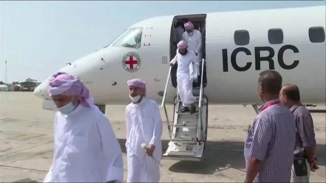 الكشف عن جنسيات مقاتلين أجانب كانو يقاتلون مع الحوثيين وأفرج عنهم التحالف العربي 