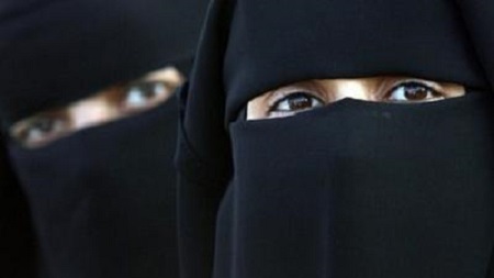 حسناء سعودية تزوجت ابن خالها عقب طلاقها بأيام وأنجبت ولداً.. وعند بلوغه 40 سنة كانت الصدمة القاتلة!