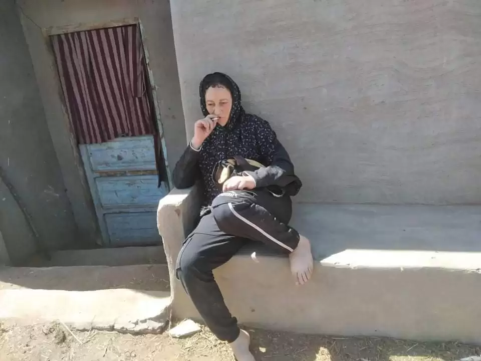 تحولت من عالم الشهرة الى متشرّدة.. بطلة الحاج متولي أصبحت تنام فوق الرصيف!! لن تصدّق من هي!!