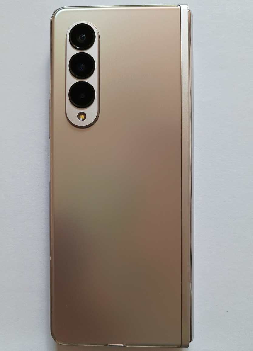 أسطورة سامسونج هاتف Galaxy Z Fold 4 القابل للطي فماهي مواصفاته؟