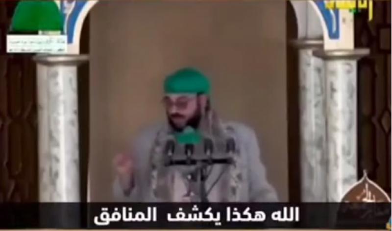 اليمن : وصف خطير يطلقه خطيب حوثي لمن يرفض وضع الزينة واللون الأخضر على دكانه ومنزله 