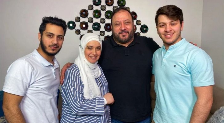 ظهور فرد جديد  في عائلة خالد مقداد يضج مواقع التواصل  .. من يكون و لما لم يظهر من قبل ؟| شاهد الصورة