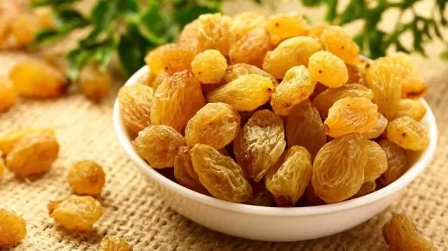 هل تعلم لماذا كان الرسول عليه الصلاة والسلام يأكل الزبيب دائماً و اوصى به؟