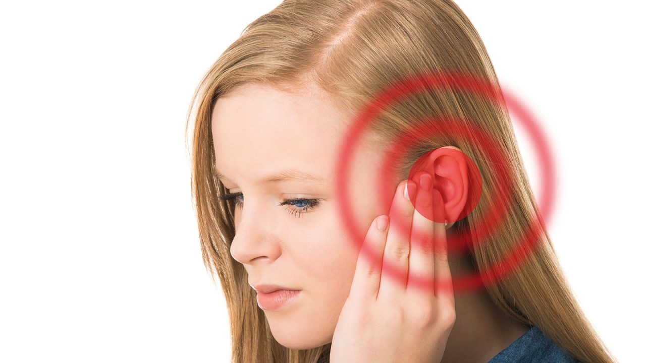 إذا ظهرت هذه العلامة على أذنيك فهو تنبيه لوجود نقص شديد في فيتامين B12 الضروري لجسمك؟