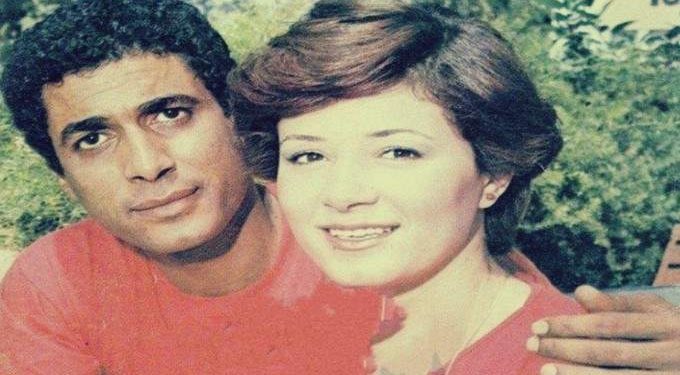 مفاجأة غير متوقعة : أحمد زكي كان سيتزوج هذه الفنانة الكبيرة  وفي يوم الشبكة .. هرب!! ( لن تصدق من هي؟ 