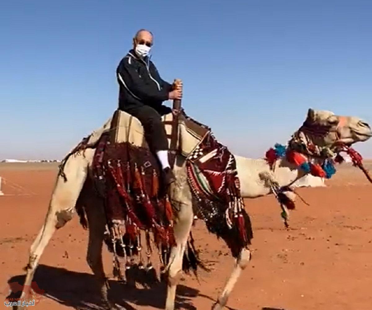 السفير الياباني في السعودية على الجمل
