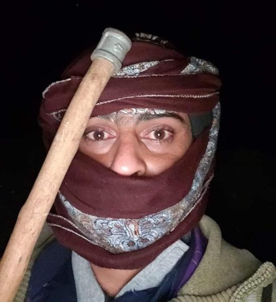شاهد لحظة القبض على ‘‘عيسى العذري’’ في أحد جبال إب عقب أيام من حملة حوثية..التفاصيل كاملة